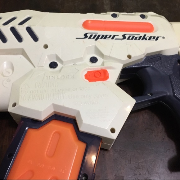 2 Nerf Super Soaker Water Guns - Picture 3 of 4
